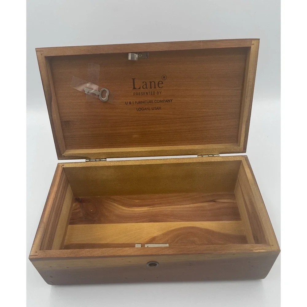 Vintage Lane Cedar Box Hope Chest Promo U & I Furniture Co. Logan UT With Key 9